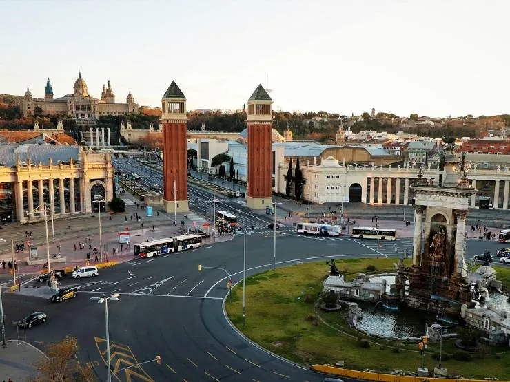 Barcelona: Plaça d’Espanya i Venecijanski tornjevi – monumentalni ulaz u grad
