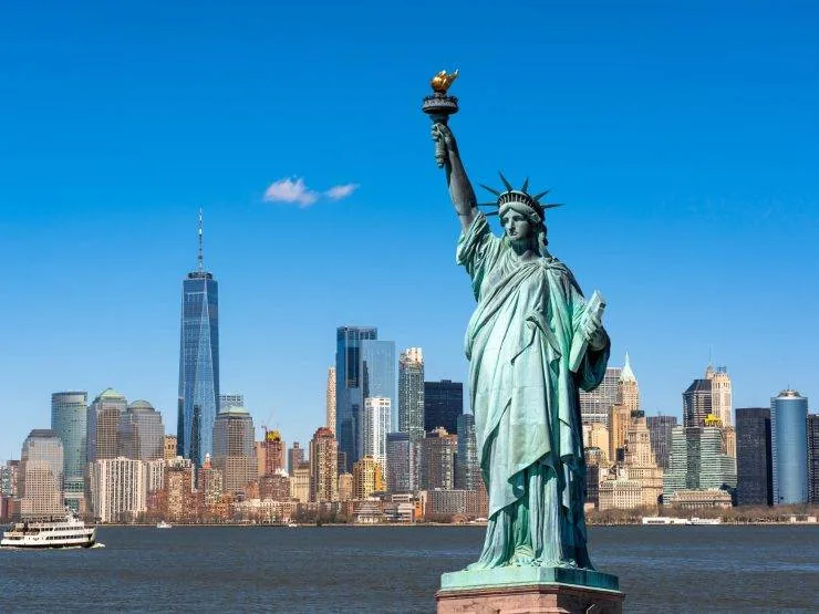 Kip slobode i otok Ellis: pogled iz New Yorka
