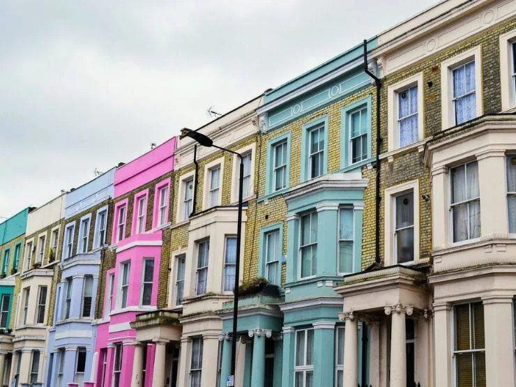 Notting Hill – šarm pastelnih kuća i filmskih lokacija u Londonu