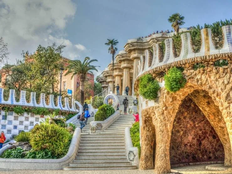 Park Güell – arhitektura koja pretvara Barcelonu u živu razglednicu