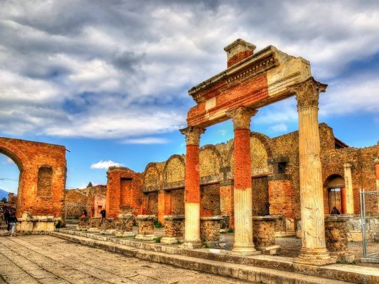 Pompeji: ulice i kuće rimskoga grada pod pepelom Vezuva