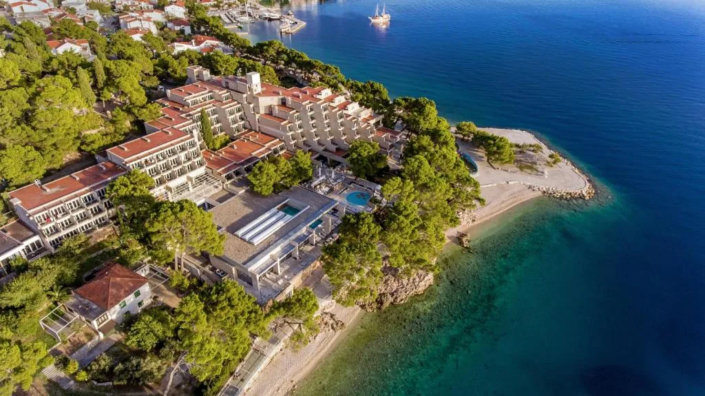 Bluesun Hotel Soline 4*, Brela