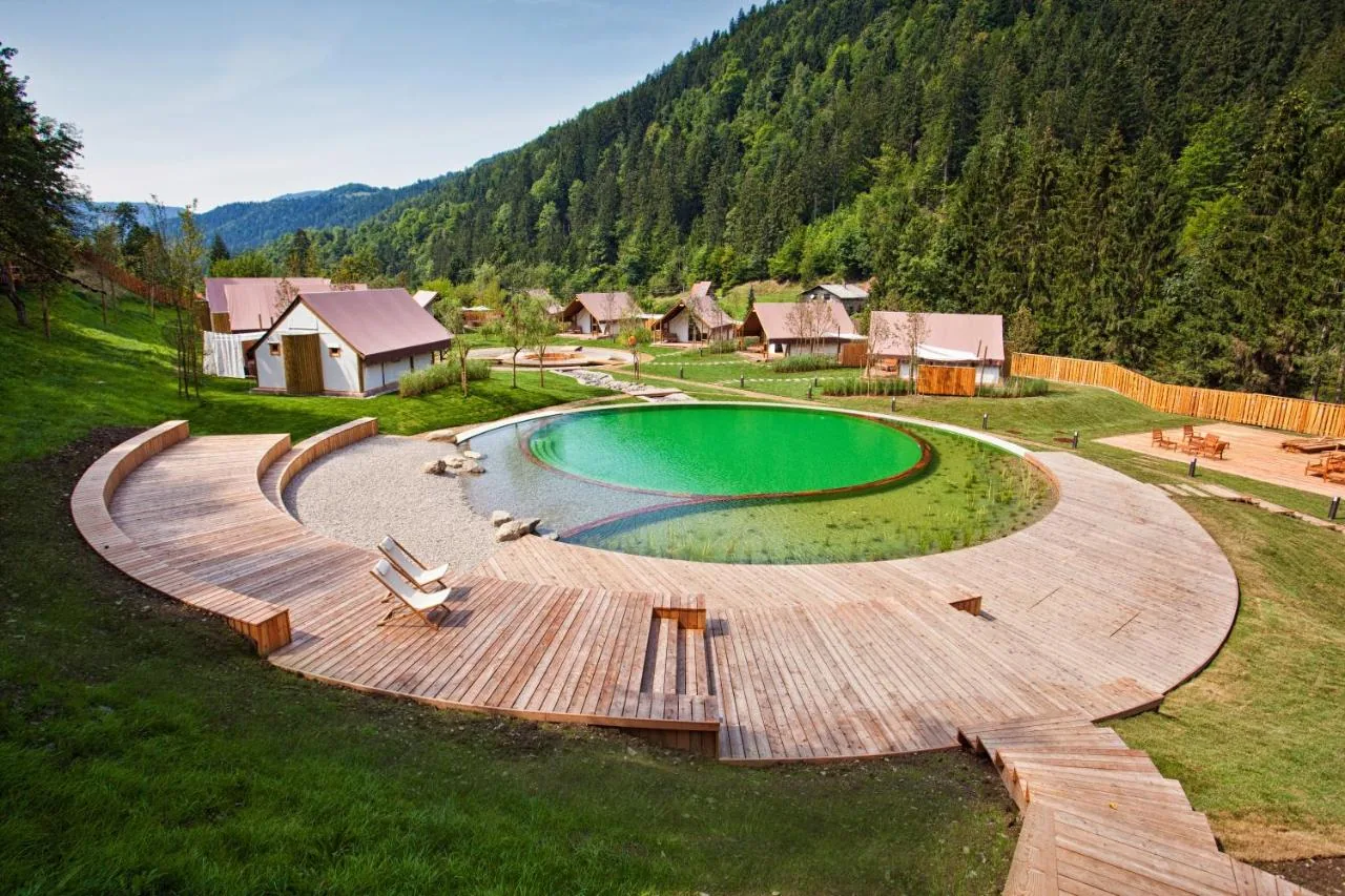 Herbal glamping resort Ljubno Charming Slovenia – jesenska vikend ponuda
