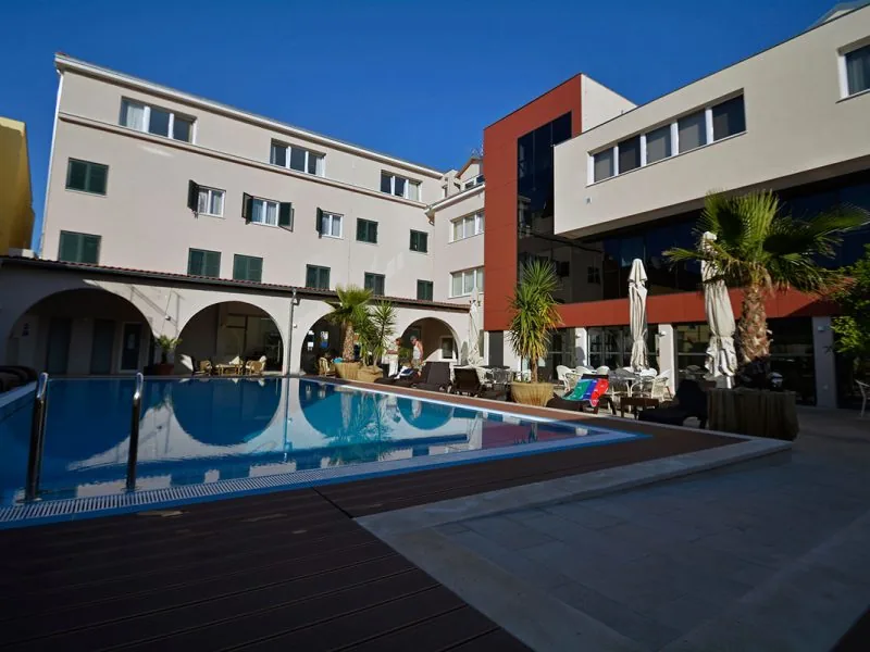Hrvatska, Otok Murter, Tisno, Hotel Borovnik