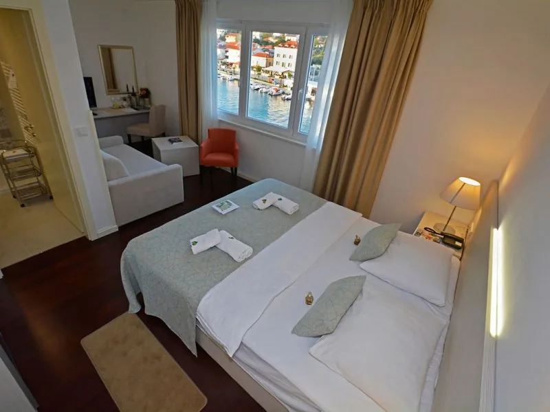 Hrvatska, Otok Murter, Tisno, Hotel Borovnik – galerija 2