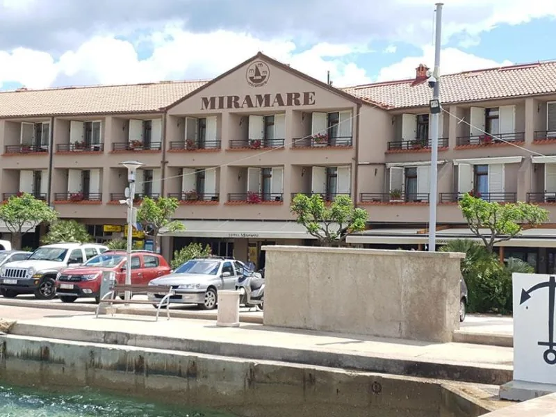 Hrvatska, otok Krk, Njivice, Hotel Miramare